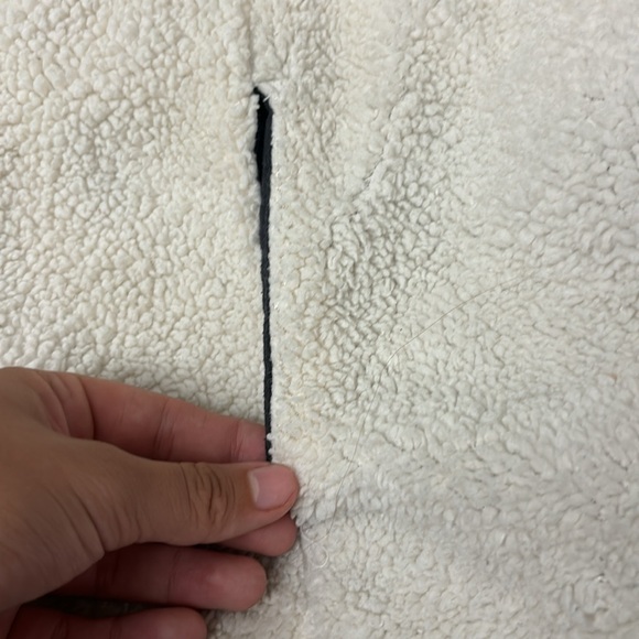 New England Patriots White Fur Zip Up Sherpa - Picture 3 of 5